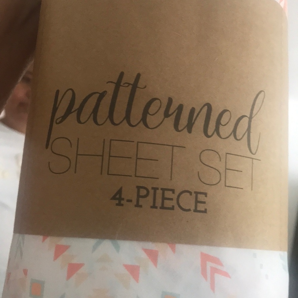 Elegant Queen Size Aztec Dream Pattern 4 piece set